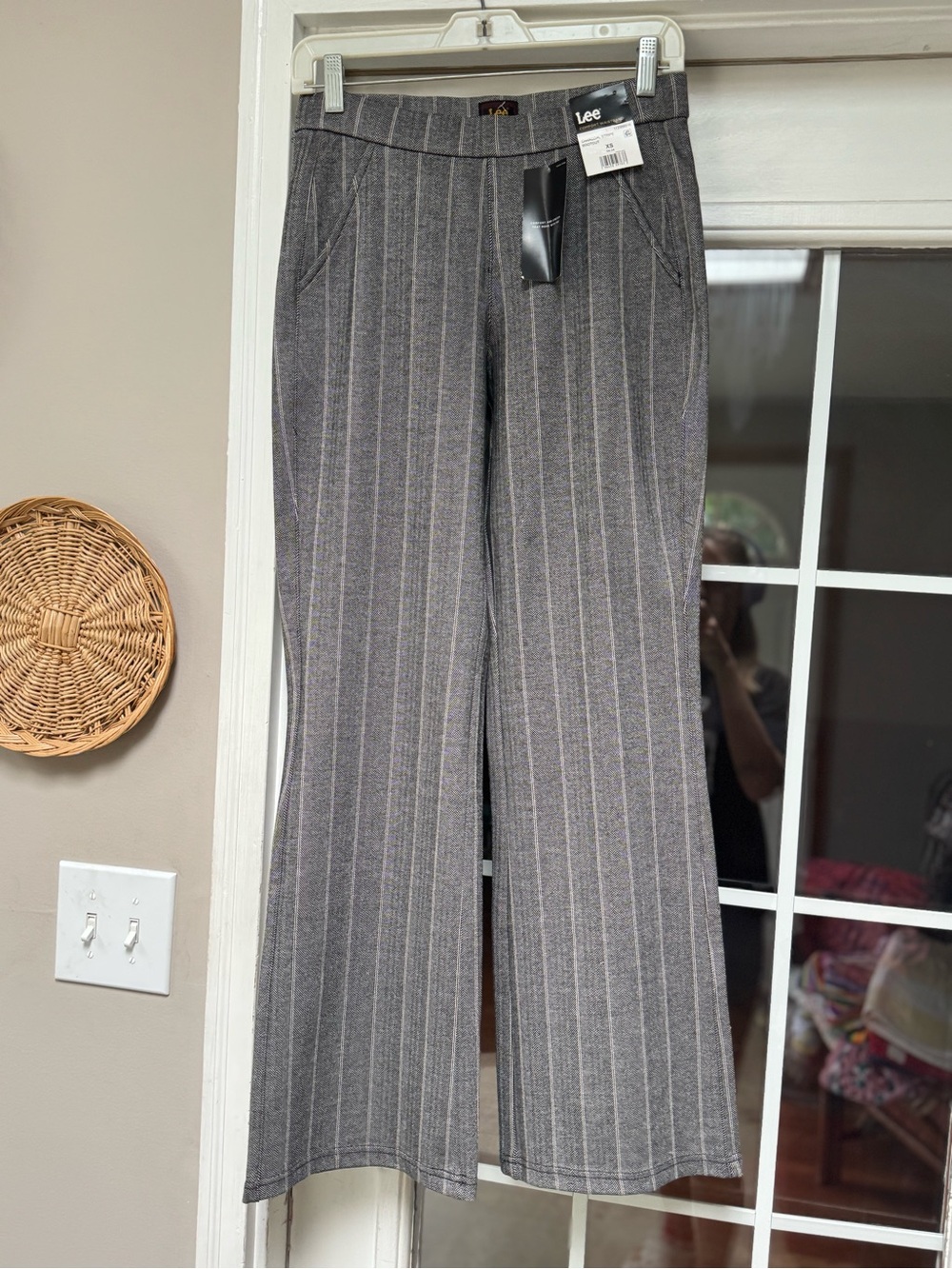 Lee NWT Comfort Waistband Charcoal Stripe Pull On Bootcut Pants Size XS ✨